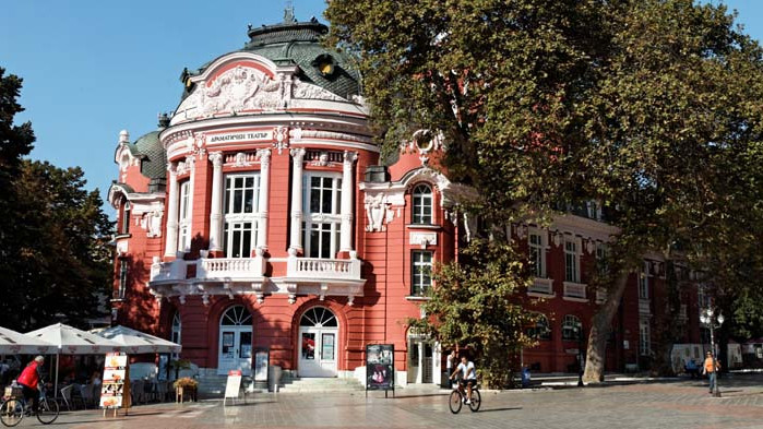 ТМПЦ-Варна и Държавен куклен театър-Варна с отлични оценки от Министерството на културата